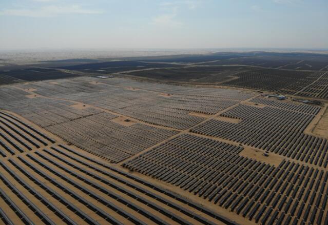 全國最大沙漠集中式光伏發(fā)電基地在庫布其沙漠建成