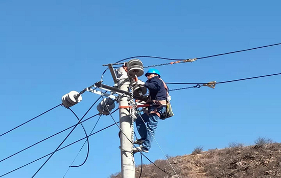 國網(wǎng)喀喇沁旗供電公司電力惠民 打通供電服務(wù)“最后一公里”