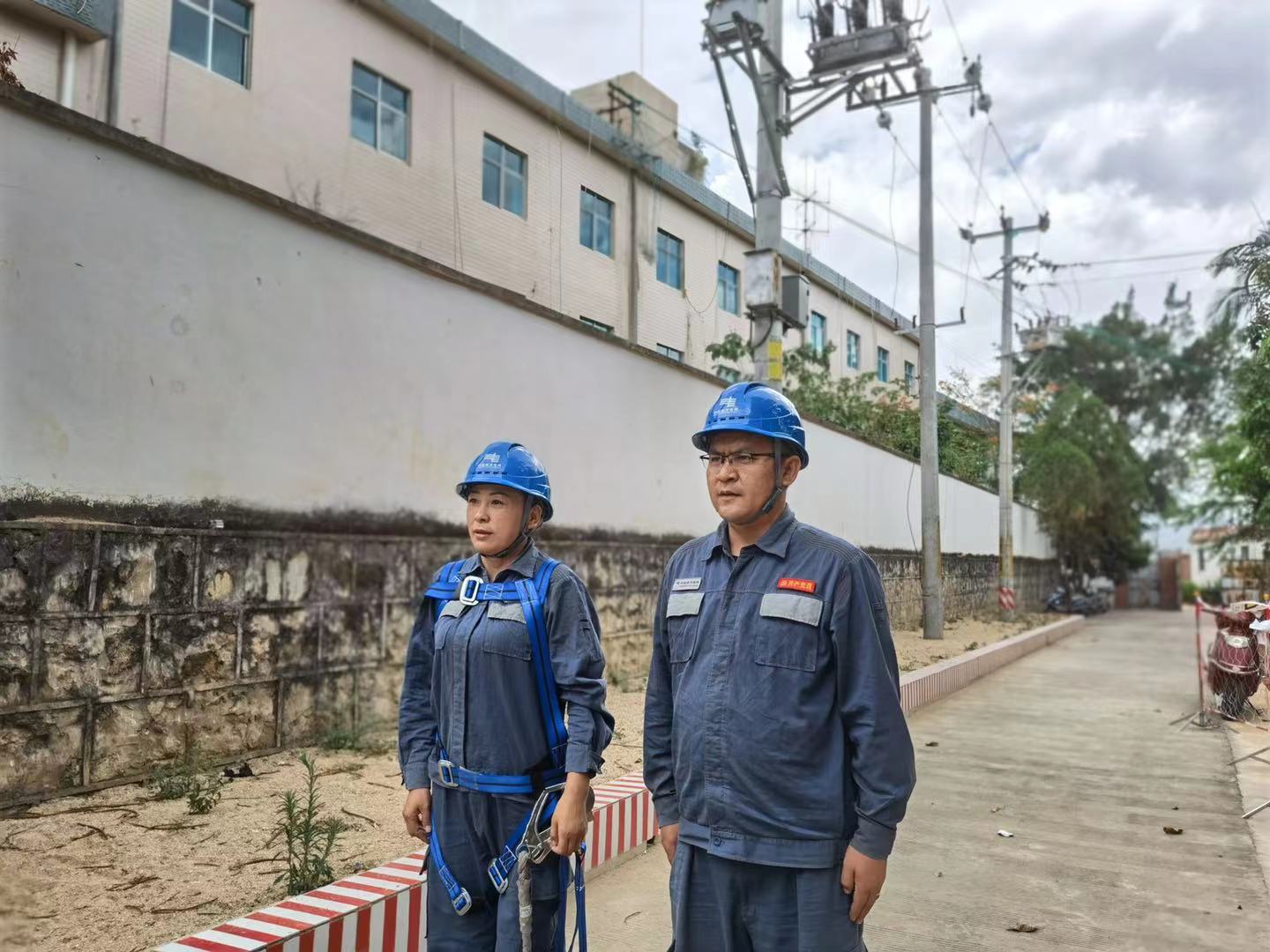 臨滄云縣供電局黨員帶頭開展崗評，促員工技能快速提升