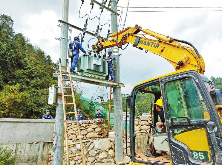 南方電網(wǎng)公司加強農(nóng)村電網(wǎng)建設，以充足電力激發(fā)鄉(xiāng)村活力