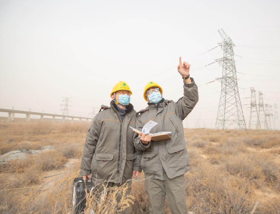 鄂爾多斯供電公司：迎戰(zhàn)大風(fēng)天氣 “三位一體”巡視忙