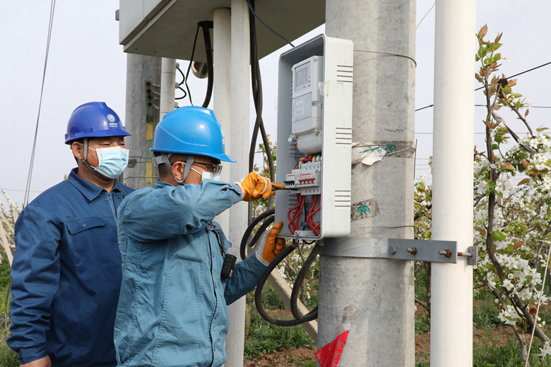 國網(wǎng)諸城市供電公司電力足，千畝梨園花正濃