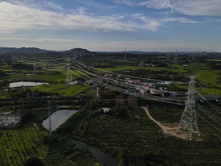 這項(xiàng)工程投產(chǎn)送電，將提高湖北省西電東送通道送電能力