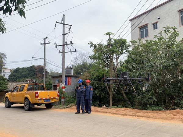 廣西欽州受臺(tái)風(fēng)“泰利”影響的電力線路設(shè)備已全部恢復(fù)供電