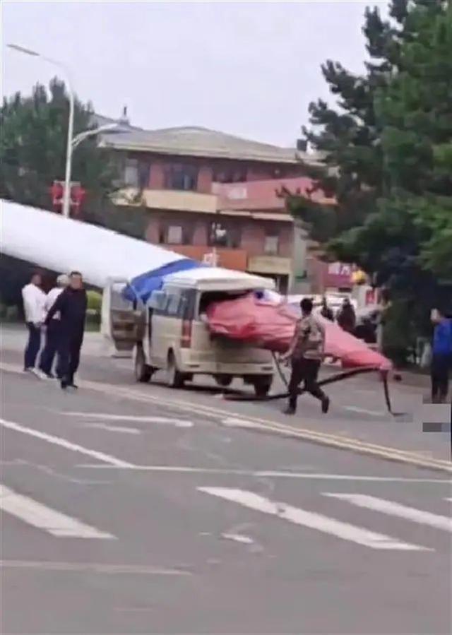 黑龍江一面包車被風(fēng)電機(jī)葉片刺穿，知情人：車上載有7人