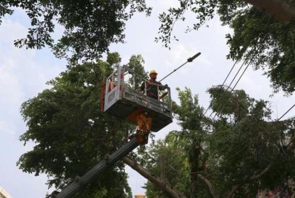 海南電網搶修攻堅，70余萬戶等待電力恢復